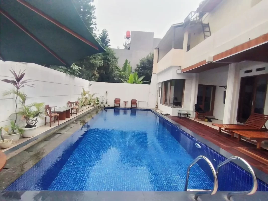 kolam renang rooftop