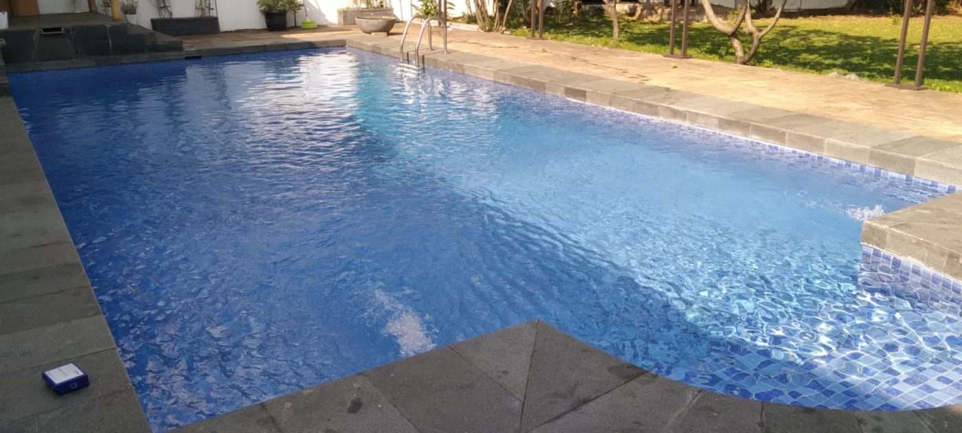 pool deck kolam renang