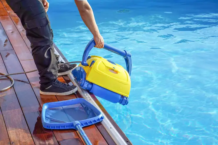 maintenance kolam renang musim hujan
