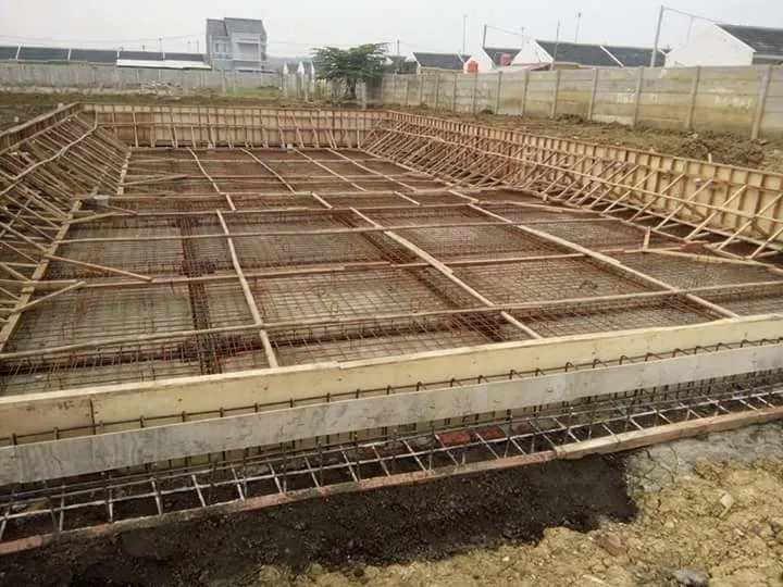pondasi konstruksi kolam renang